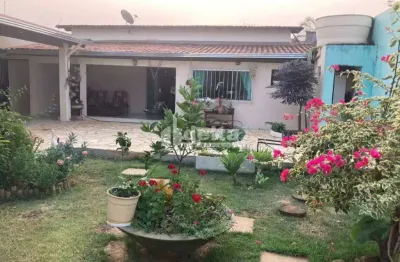 Casa disponível para venda no bairro santa monica em uberlândia-mg