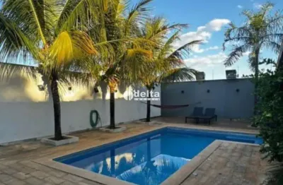 Casa residencial com 3 quartos sendo 1 suíte, disponível para locação e venda no bairro Cidade Jardim em Uberlândia MG