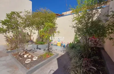 Casa residencial disponível para venda no bairro santa mônica em uberlândia-mg.