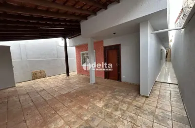 Casa disponível para locação e venda no bairro brasil em uberlândia-mg