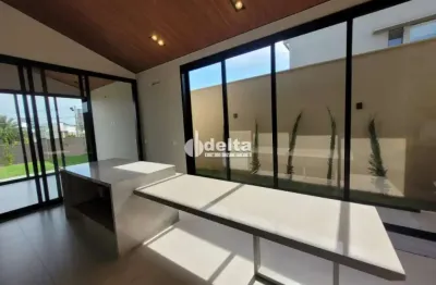 Casa no condomínio tamboré disponível para venda em uberlândia-mg