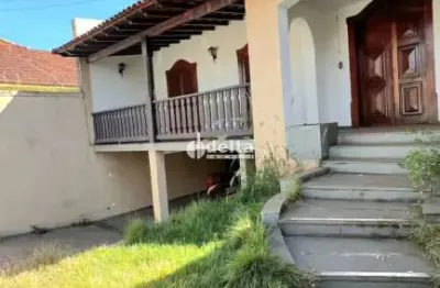 Casa disponível para venda no bairro centro em uberlândia-mg