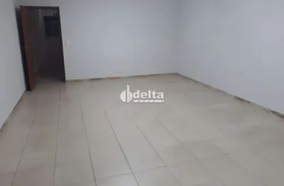 Casa comercial disponível para venda no bairro brasil em uberlândia-mg