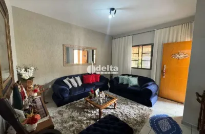 Casa disponível para venda no bairro santa mônica em uberlândia mg