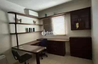 Cobertura disponível para venda no bairro santa mônica em uberlândia-mg