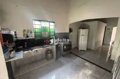 Casa residencial disponível para venda no bairro tocantis em uberlândia-mg.