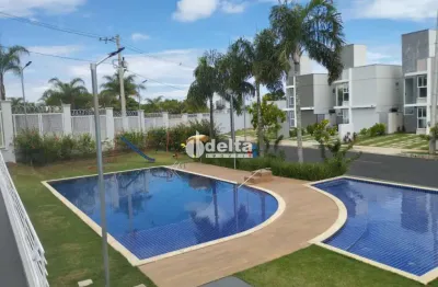 Casa em condomínio disponível para venda no bairro granja marileusa em uberlândia-mg.