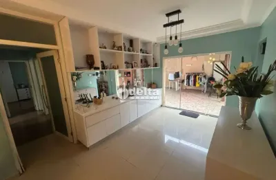 Casa residencial disponível para venda no bairro santa mônica em uberlândia-mg.