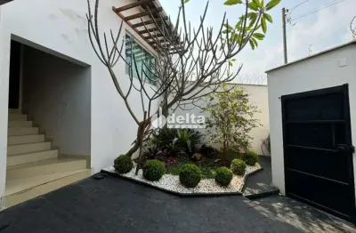 Casa disponível para venda no bairro cidade jardim em uberlândia mg