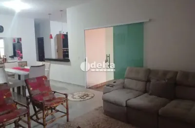 Casa disponível para venda no bairro pampulha em uberlândia-mg