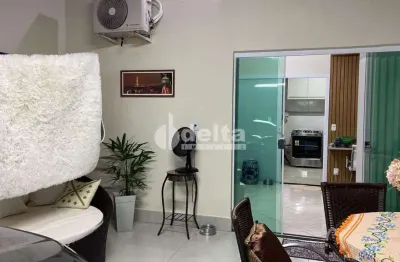 Casa residencial disponível para  venda no bairro cidade jardim em uberlândia-mg