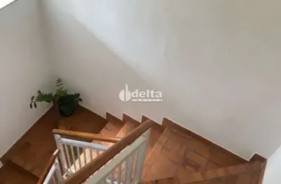 Casa no condomínio morada do sol disponível para venda em uberlândia-mg