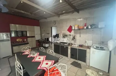 Casa residencial disponível para locação no bairro bom jesus em uberlândia-mg.