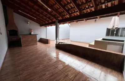 Casa residencial com 3 quartos sendo 1 suíte disponível para locação no bairro jardim patrícia em uberlândia mg