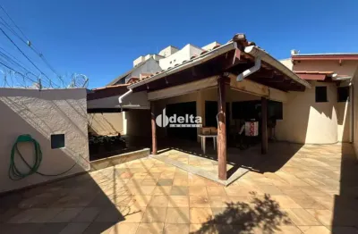 Casa disponível para venda no bairro santa mônica em uberlândia mg