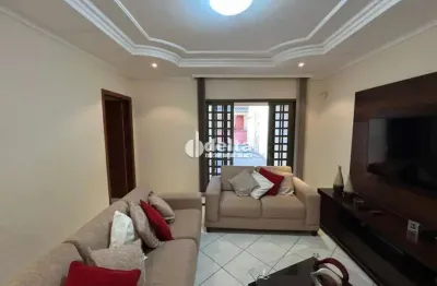 Casa residencial disponível para venda no bairro santa mônica em uberlândia-mg.