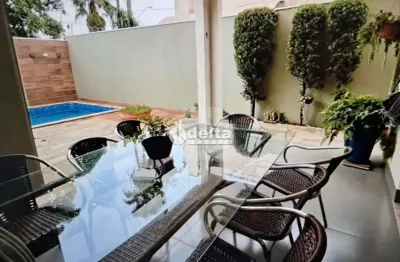 Casa no condomínio royal park disponível para venda em uberlândia-mg
