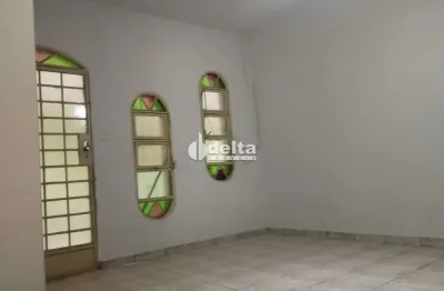Casa residencial disponível para locação e venda no bairro custódio pereira em uberlândia-mg.