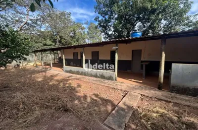 Chacara disponível para venda no bairro chácaras oliveira  em uberlândia-mg
