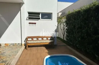 Casa em condomínio disponível para venda no bairro nova uberlândia em uberlândia-mg