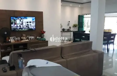 Casa residencial disponível para locação e venda no bairro jardim patrícia em uberlândia-mg.