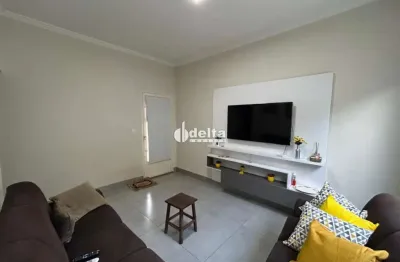 Casa residencial disponível para locação e venda no bairro granada em uberlândia-mg.