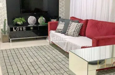 Casa disponível para venda no bairro alto umuarama em uberlândia-mg