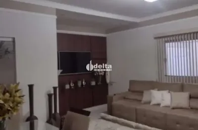 Casa disponível para venda no bairro jardim patrícia em uberlândia mg