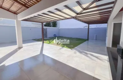 Casa em condomínio disponível para locação e venda no bairro aclimação em uberlândia-mg