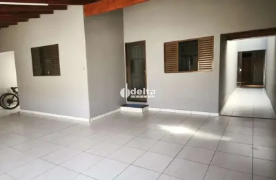 Casa com 3 quartos à venda no Santa Rosa, Uberlândia 