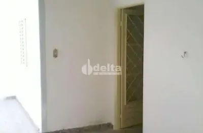 Casa disponível para locação e venda no bairro santo inácio em uberlândia-mg