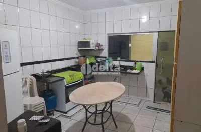 Casa disponível para venda no bairro granada em uberlândia-mg