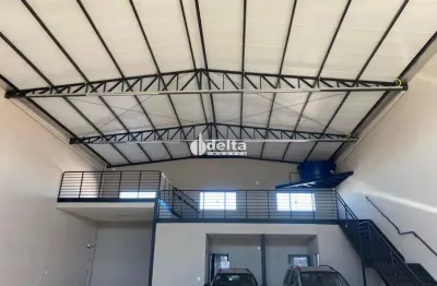 Galpão disponível para venda no bairro segismundo pereira em uberlândia-mg
