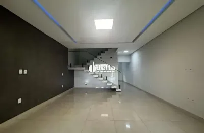 Casa residencial com 3 suítes, disponível para locação e venda no bairro Aclimação a em Uberlândia-MG