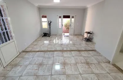 Casa residencial disponível para locação e venda no bairro lidice em uberlândia-mg.