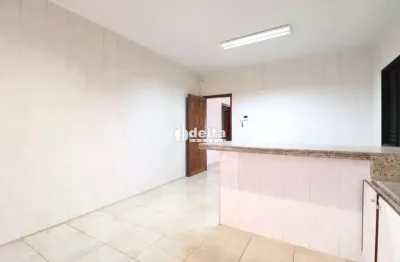 Casa disponível para locação e venda no bairro cidade jardim em uberlândia-mg.