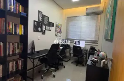 Casa no condomínio splendido disponível para venda no bairro morada da colina em uberlândia-mg