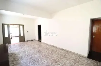 Casa disponível para locação e venda no bairro bom jesus em uberlândia mg