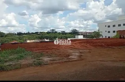 Terreno disponível para venda no bairro Jardim Patrícia em Uberlândia-MG.