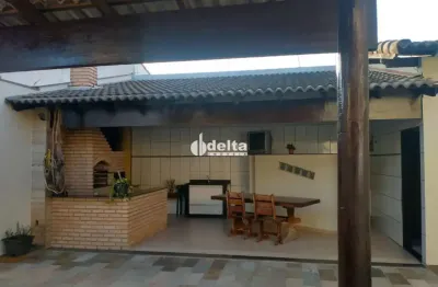 Casa disponível para venda no bairro santa mônica em uberlândia-mg