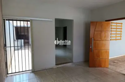 Casa residencial com 4 quartos sendo 1 suíte disponível para locação e venda no bairro laranjeiras em uberlândia - mg.