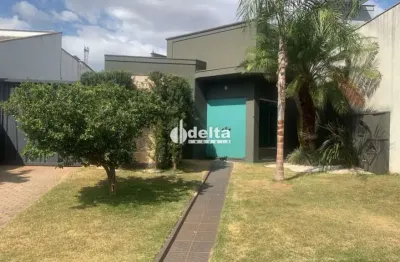 Casa residencial em condomínio disponível para venda no bairro alto umuarama em uberlândia-mg.