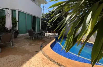 Casa residencial disponível para venda no bairro tabajaras em uberlândia-mg.