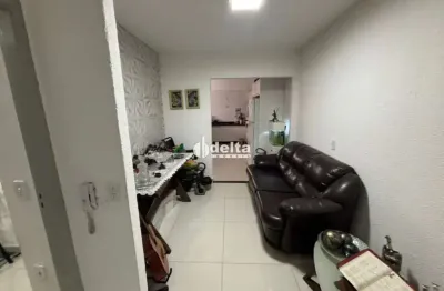 Casa em condomínio disponível para venda no bairro aclimação em uberlândia-mg