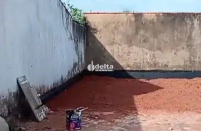 Terreno disponível para venda no bairro Jardim Europa em Uberlândia-MG.