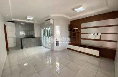 Casa com 3 quartos, disponível para locação e venda no bairro laranjeiras em uberlândia-mg