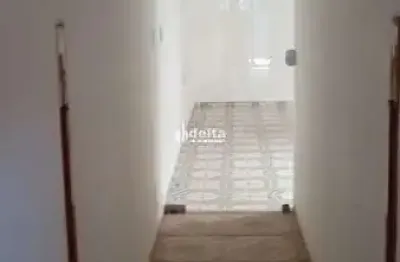 Casa comercial disponível para venda no bairro jardim patrícia em uberlândia-mg.