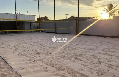 Casa comercial disponível para venda no bairro jardim ipanema em uberlândia-mg.