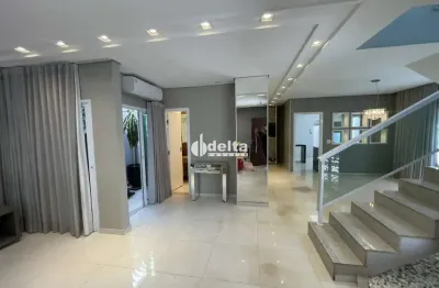 Casa residencial disponível para locação no bairro jardim patrícia em uberlândia-mg.