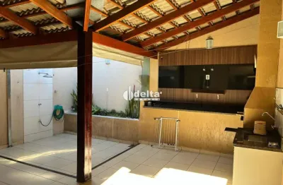 Casa no condomínio terra nova i disponível para venda em uberlândia-mg